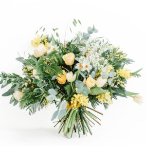 Beautiful yellow, ivory and white fresh flower bouquet - flowers of bath