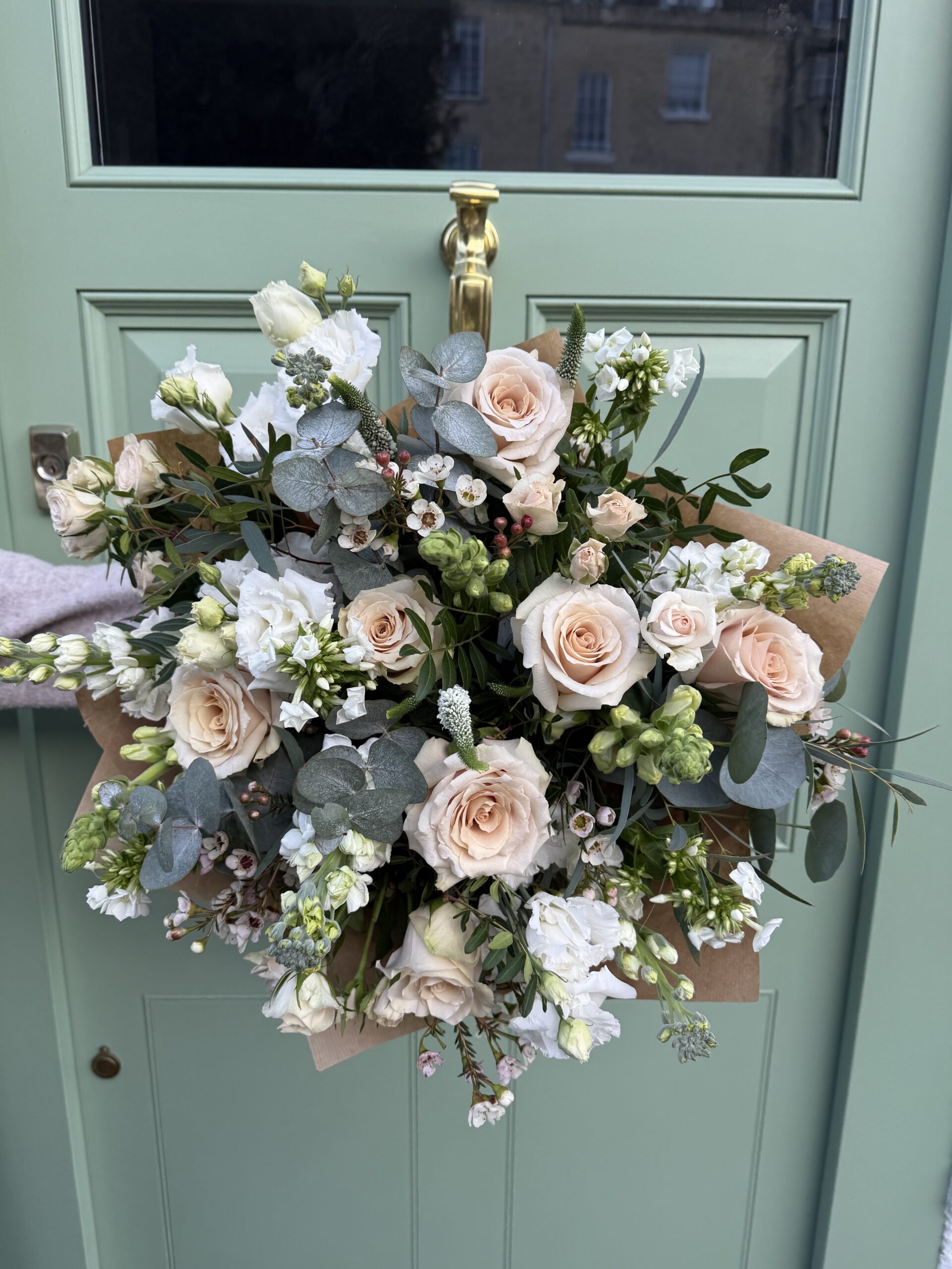 Ivory and soft nude bouquet of flowers